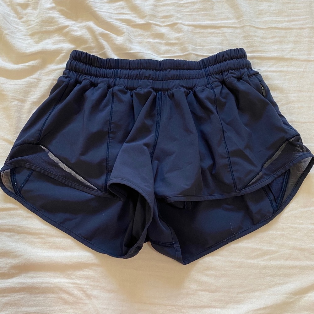 EUC Hotty Short size 4